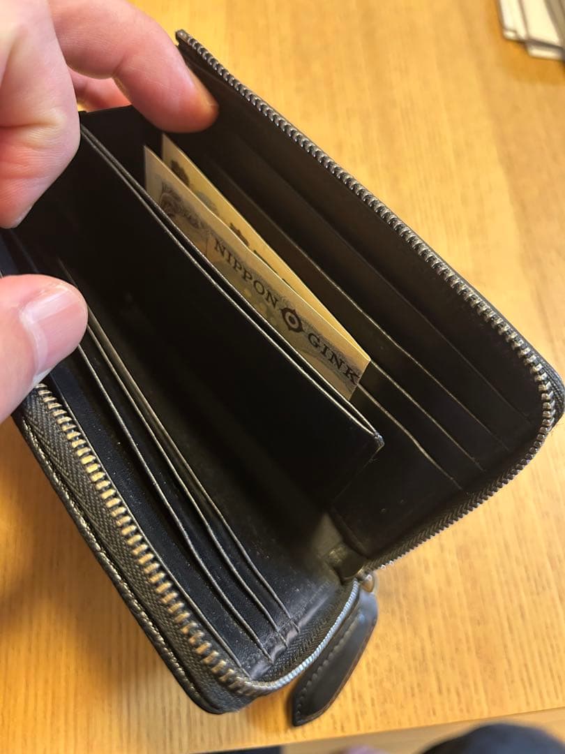 土屋鞄　黒レザー 二つ折り財布