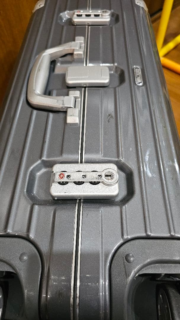 グレー、キャリーケース 、ルフトハンザドイツ航空フランクフルト、ワールドショップ