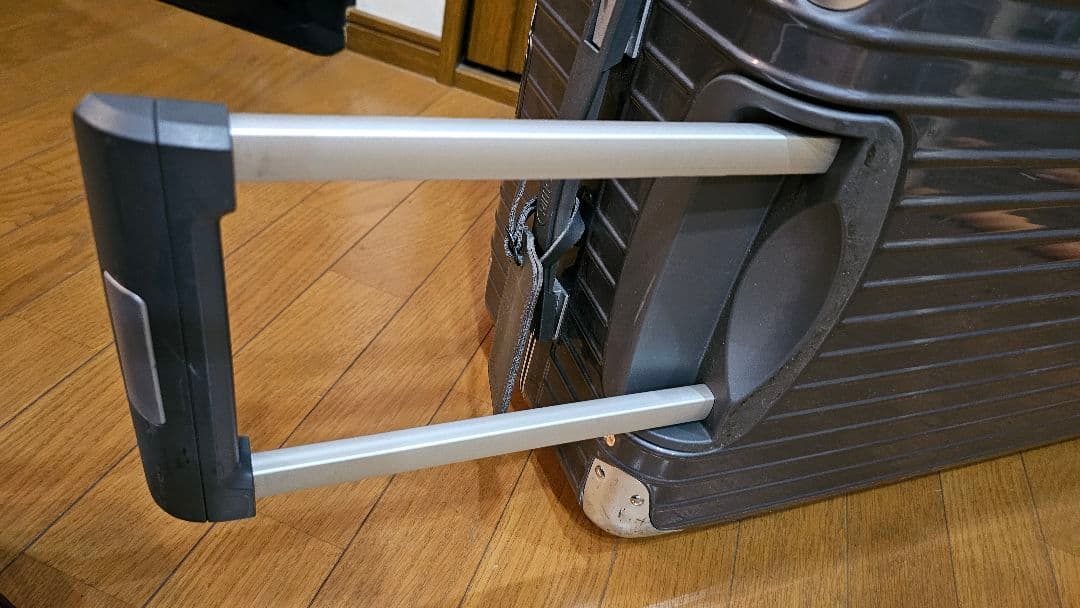 グレー、キャリーケース 、ルフトハンザドイツ航空フランクフルト、ワールドショップ