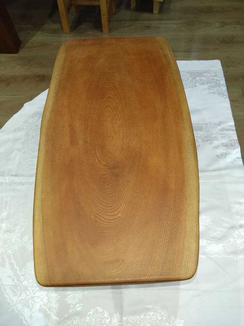 ケヤキのテーブル⑱　ケヤキ一枚板の模様が綺麗なテーブル