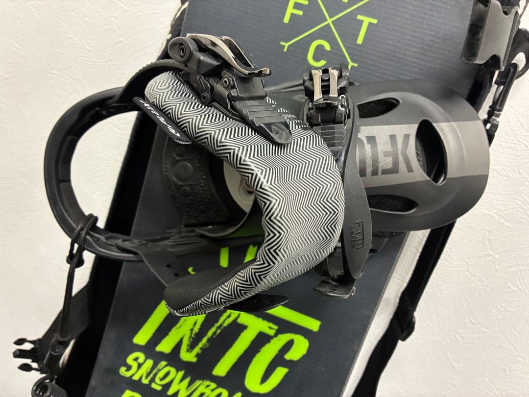FNCT TNT スノーボード ブラック/グリーン