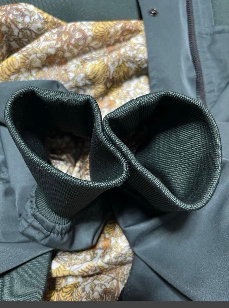 オニツカタイガー ボンバージャケット カーキ M