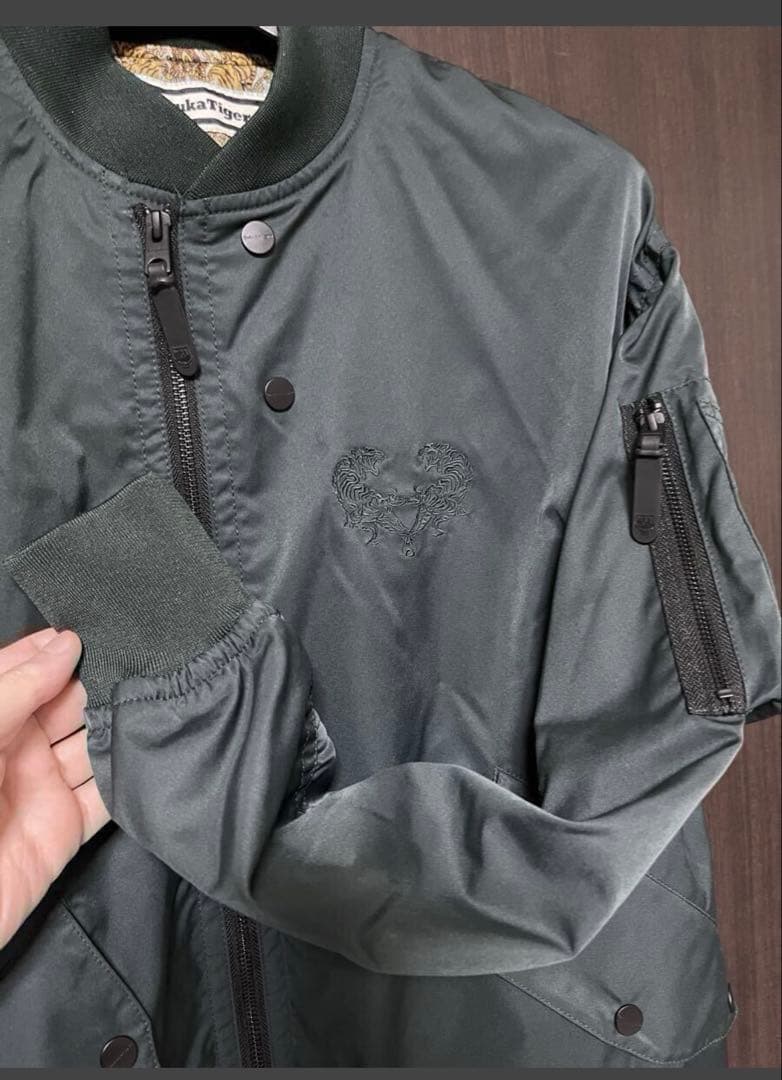 オニツカタイガー ボンバージャケット カーキ M