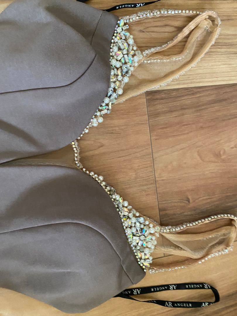 ビジューモチーフ付きタイトドレス　モカ　ブラウン　キャバドレス