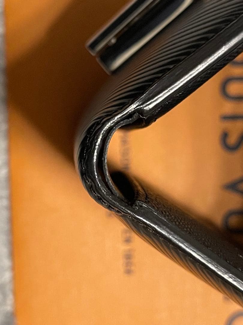 ［美品］LOUIS VUITTON ポルトフォイユ　エピ　三つ折りルイ・ヴィトン