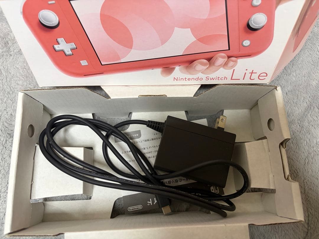 Nintendo Switch Lite コーラル（外箱,純正充電器付き）