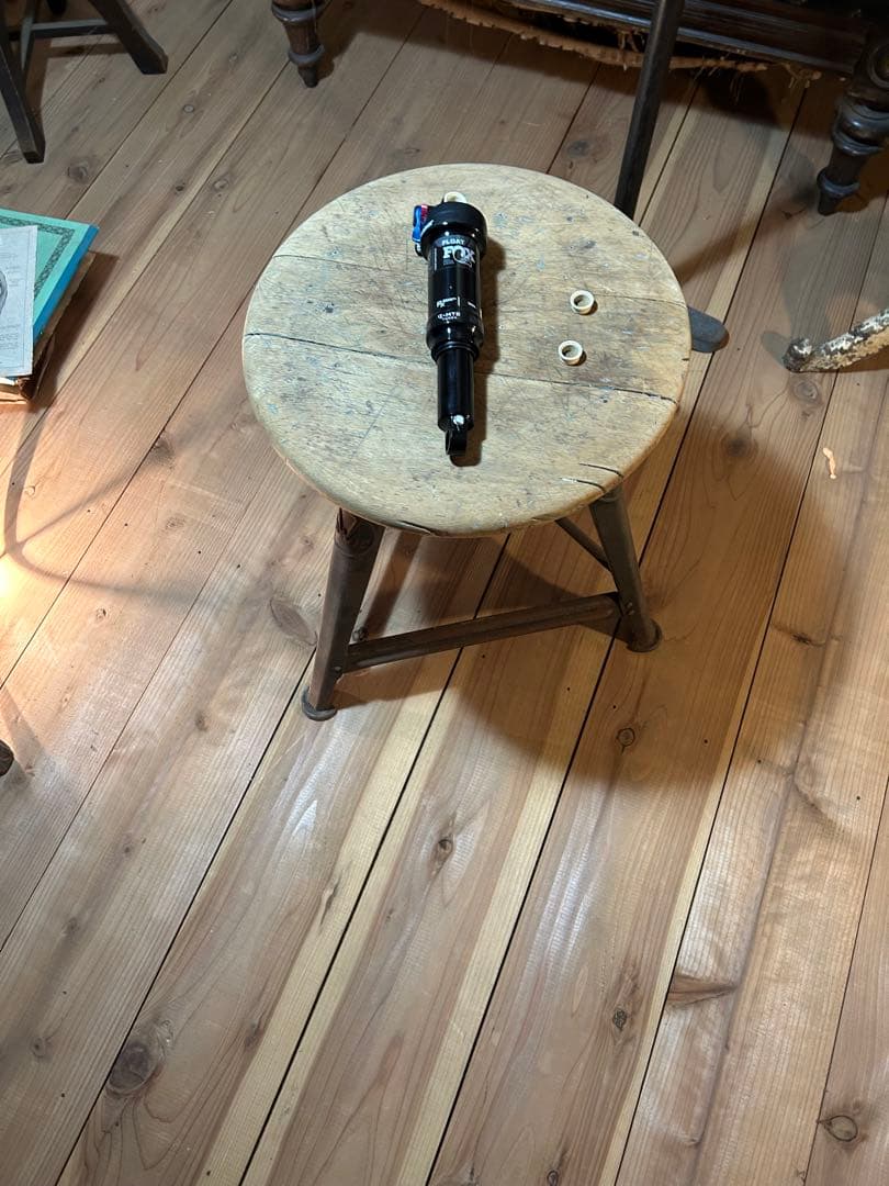 FOX FLOAT リアサスペンション