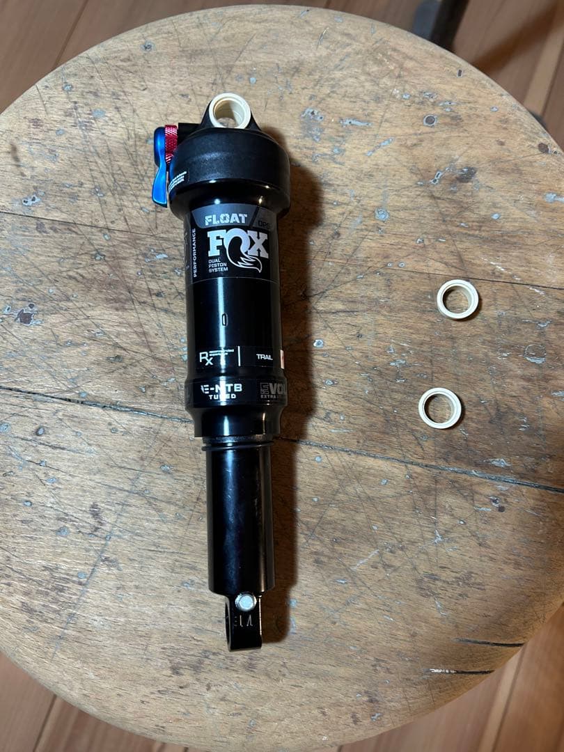 FOX FLOAT リアサスペンション