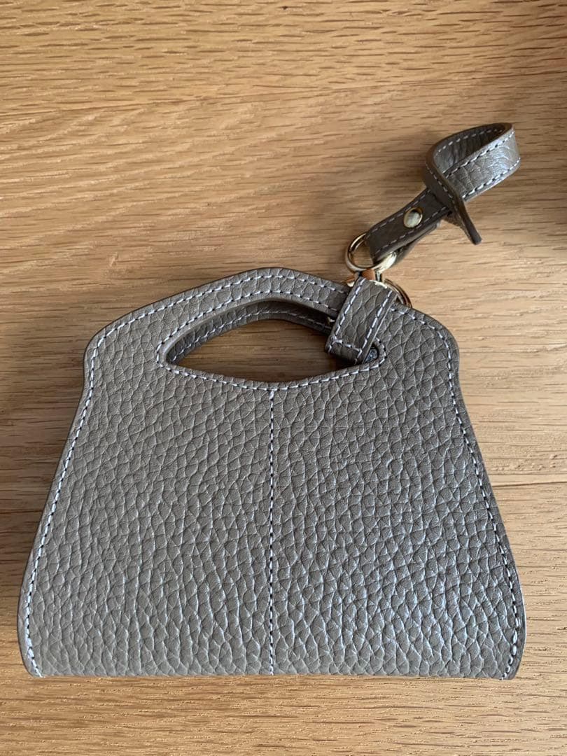 s*a様 ほぼ未使用！ATAO elvyチャーム　カード入れチャーム　トープ　ア