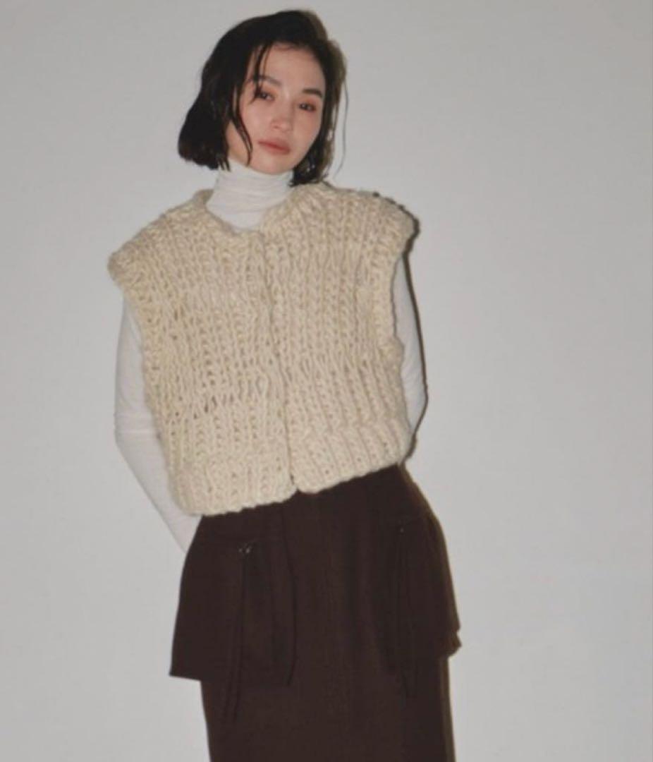 土日お値下げTODAYFUL chunky hand knitvest