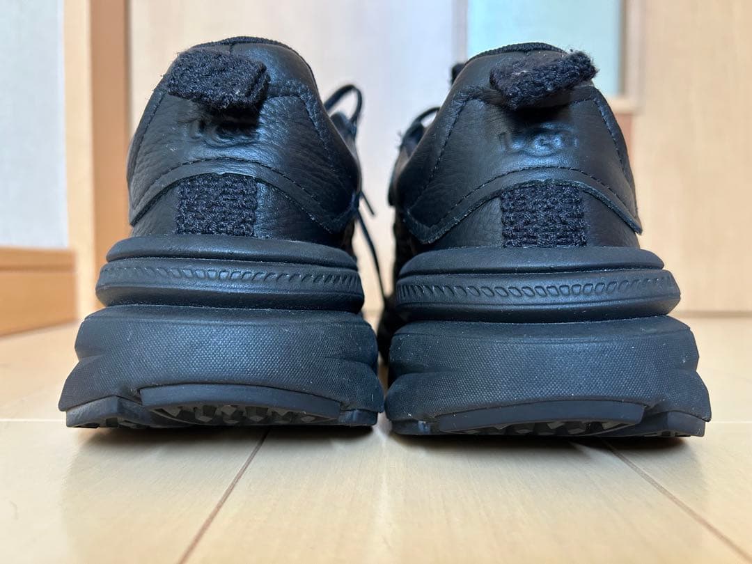 UGG ブラック レザー スニーカー