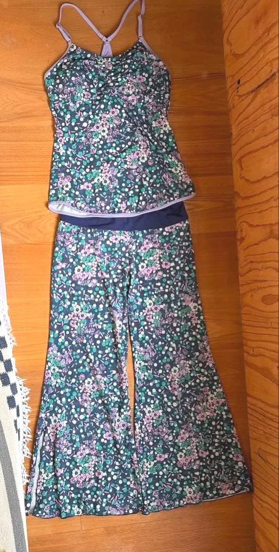 【Chacott チャコット】ヨガウェア フレアパンツ　タンクトップセット　花柄