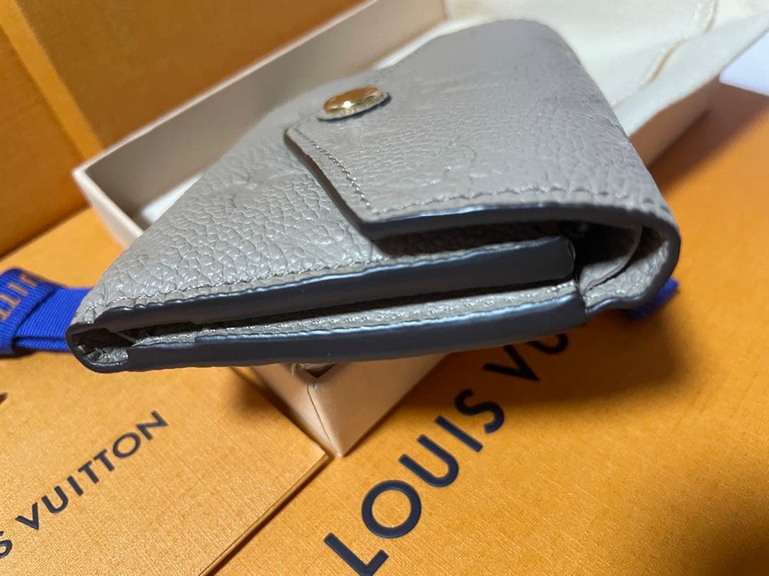❤️Louis Vuitton❤️ 二つ折り財布 グレーM69800
