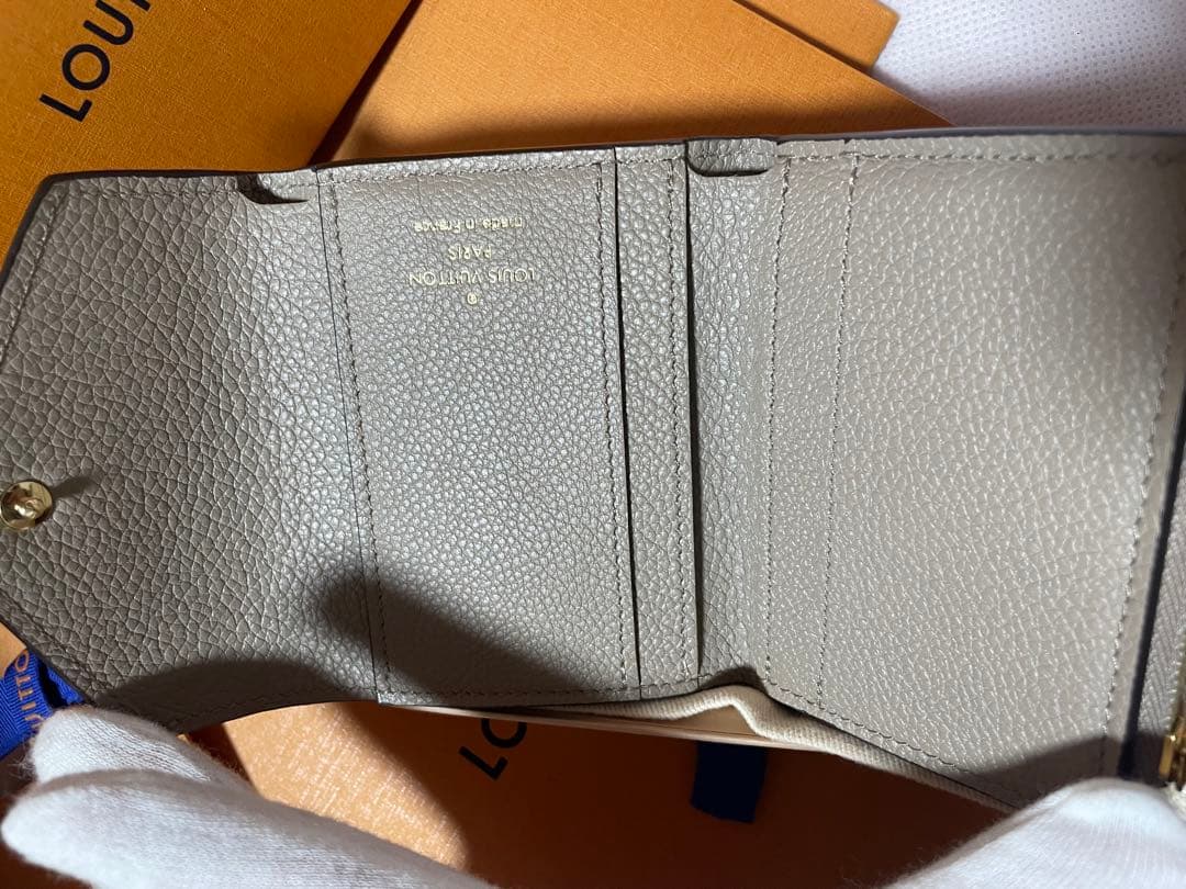 ❤️Louis Vuitton❤️ 二つ折り財布 グレーM69800
