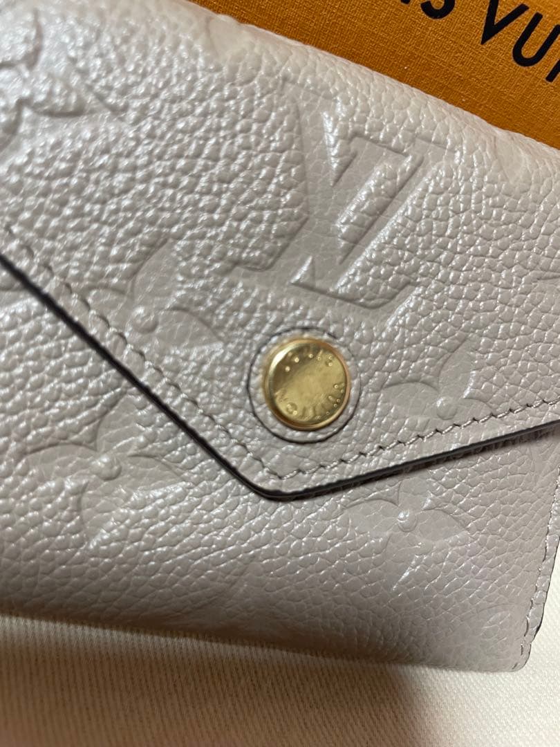 ❤️Louis Vuitton❤️ 二つ折り財布 グレーM69800