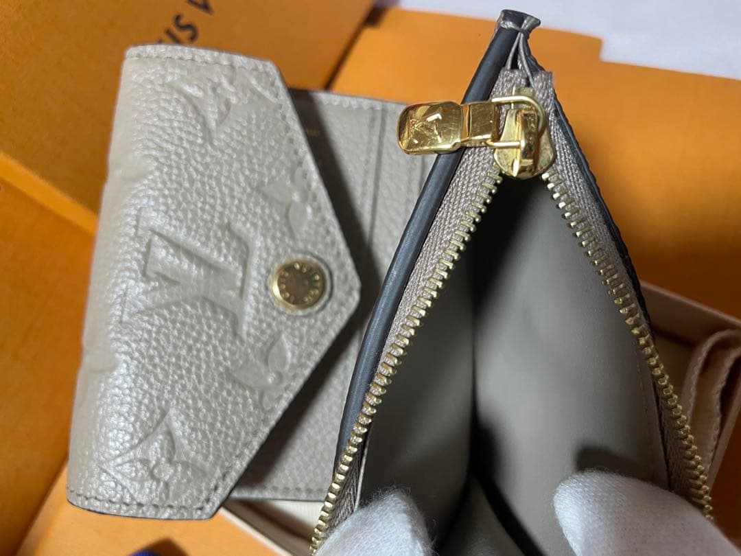 ❤️Louis Vuitton❤️ 二つ折り財布 グレーM69800