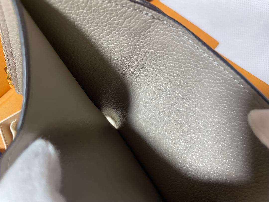 ❤️Louis Vuitton❤️ 二つ折り財布 グレーM69800
