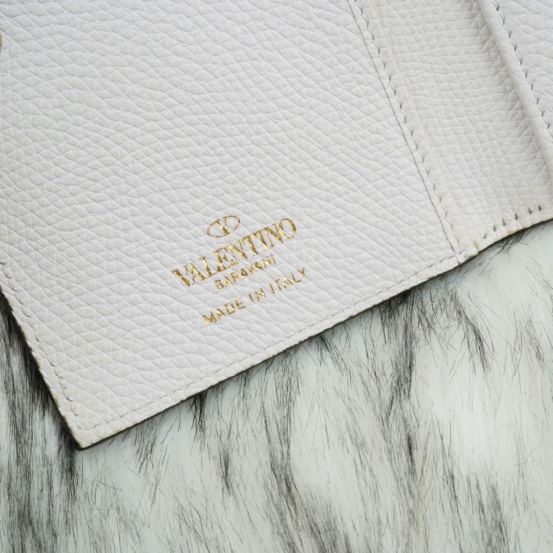 極美品　Valentino Garavani 二つ折り財布　ロゴグラム　ホワイト
