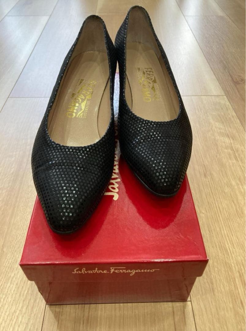 Salvatore Ferragamo ブラックパンプス