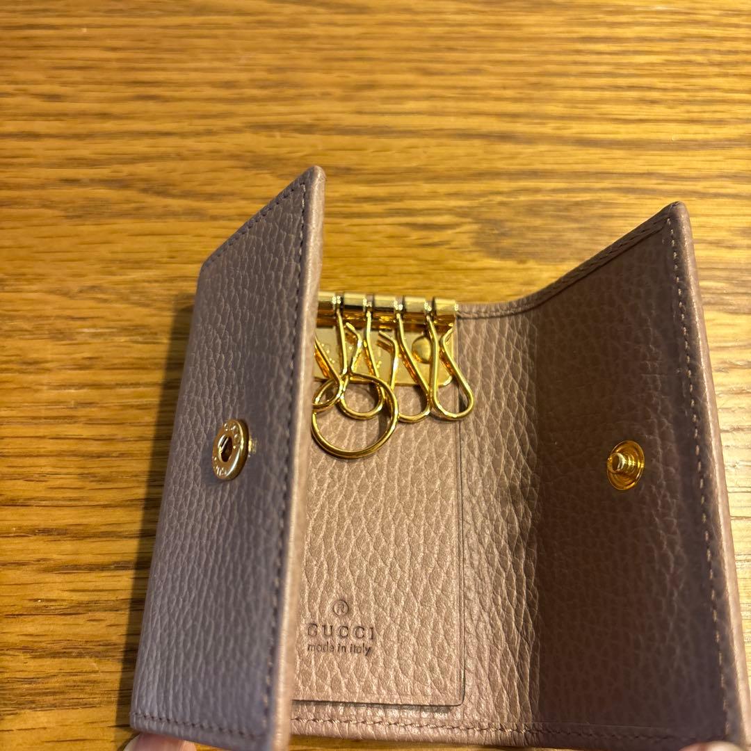 GUCCI ピンクレザーキーケース