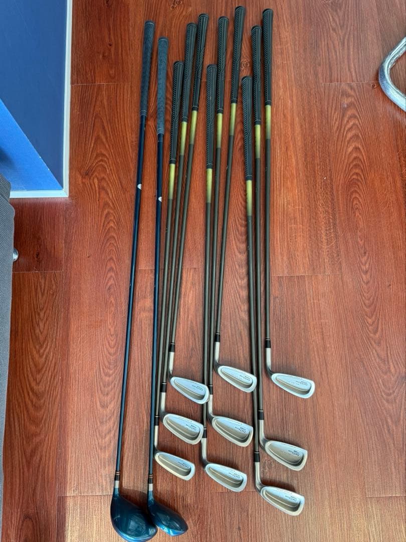 レディース ゴルフクラブセット PRGR＋ダイワ＋テーラーメイド バッグ付