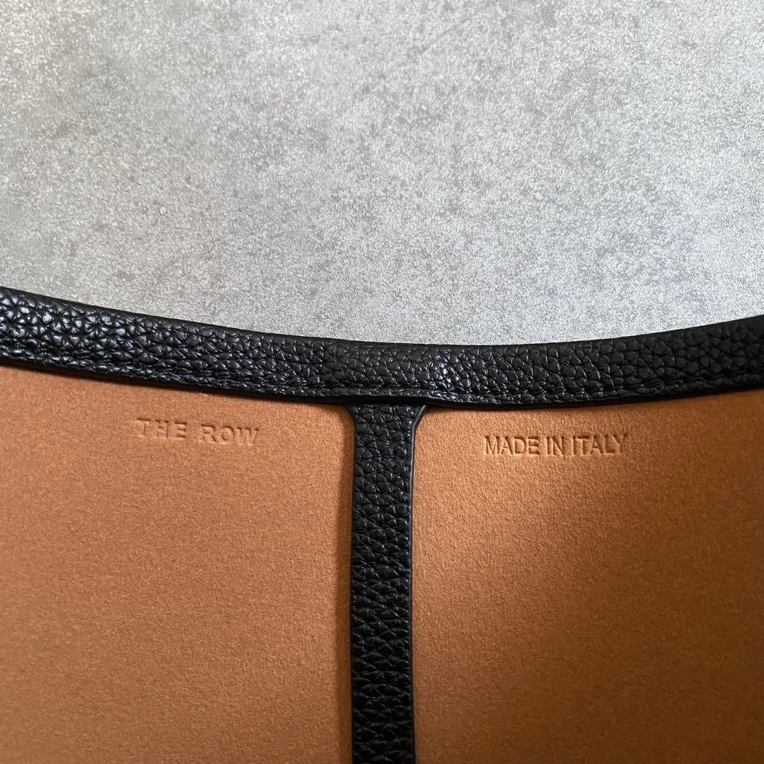 【新品未使用】ブラック　トートバッグ　THE ROWロゴ付き ミディアム