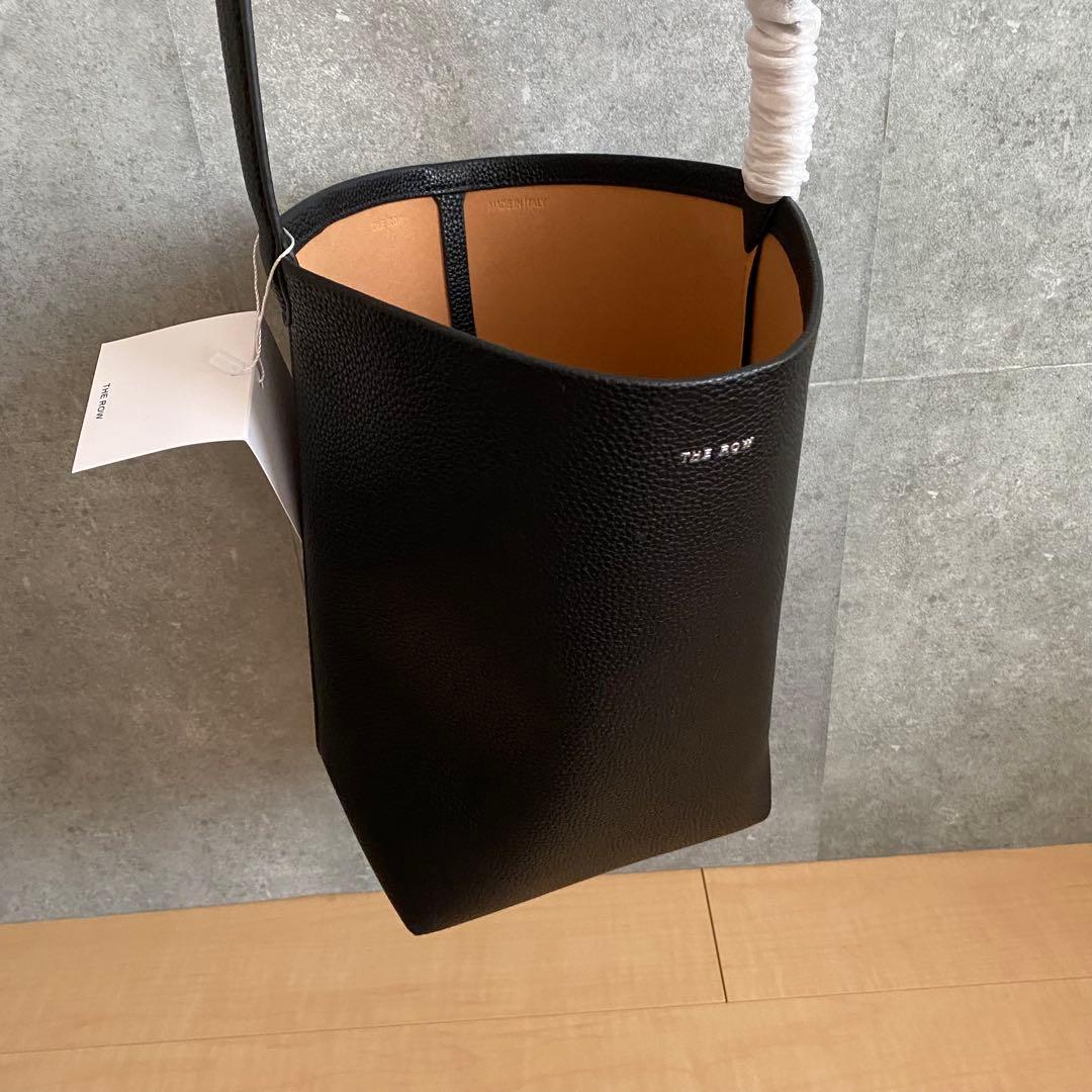 【新品未使用】ブラック　トートバッグ　THE ROWロゴ付き ミディアム