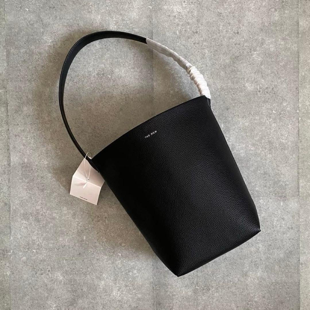 【新品未使用】ブラック　トートバッグ　THE ROWロゴ付き ミディアム
