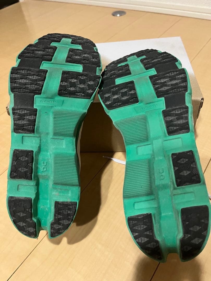 On CloudmonsterHyperランニングシューズ ホワイト/グリーン