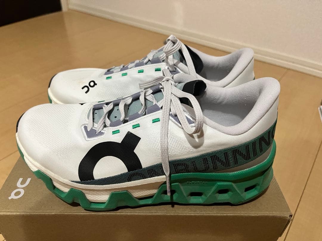 On CloudmonsterHyperランニングシューズ ホワイト/グリーン