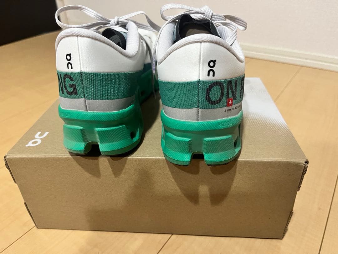 On CloudmonsterHyperランニングシューズ ホワイト/グリーン