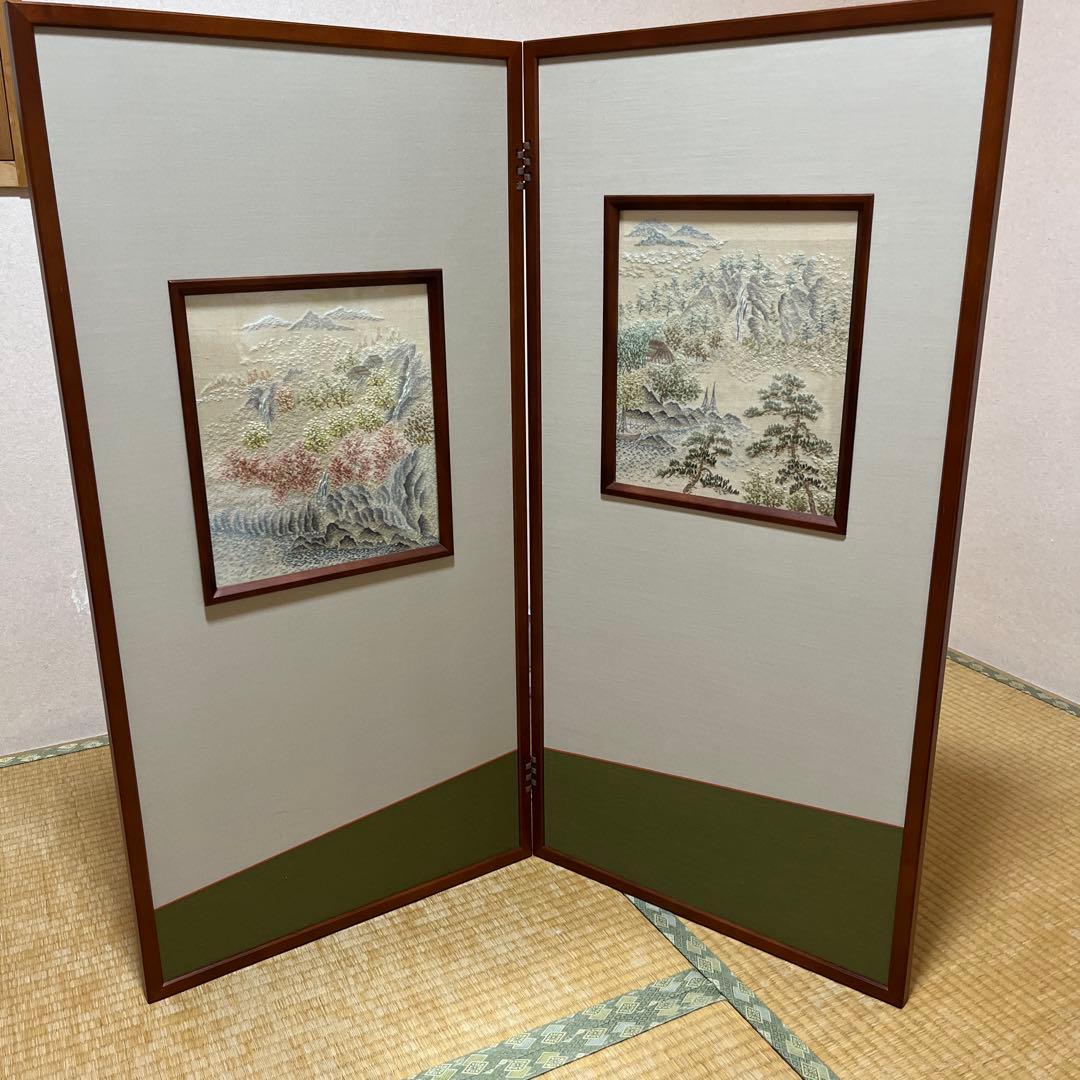 戸塚刺繍作品山水画 木製パーテーション 二つ折り式