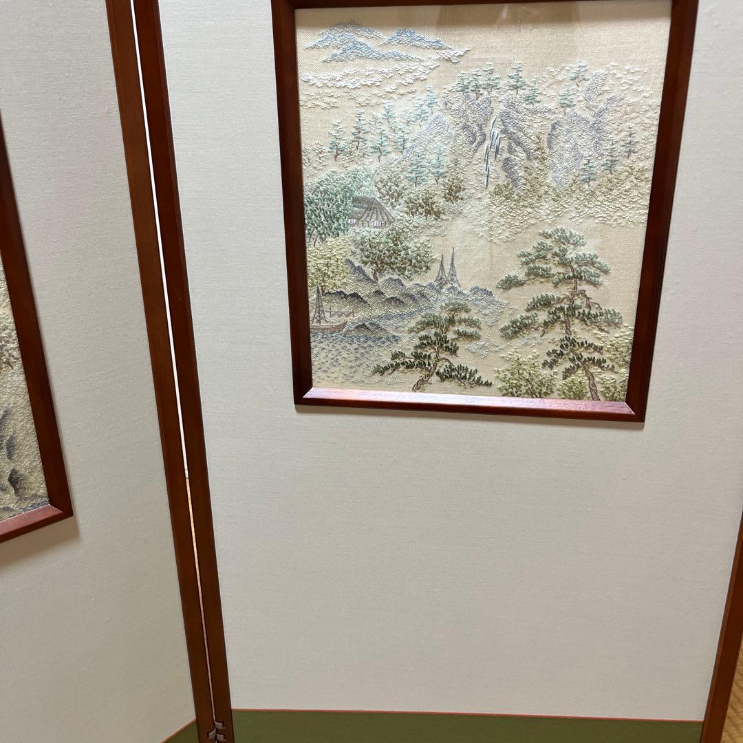 戸塚刺繍作品山水画 木製パーテーション 二つ折り式