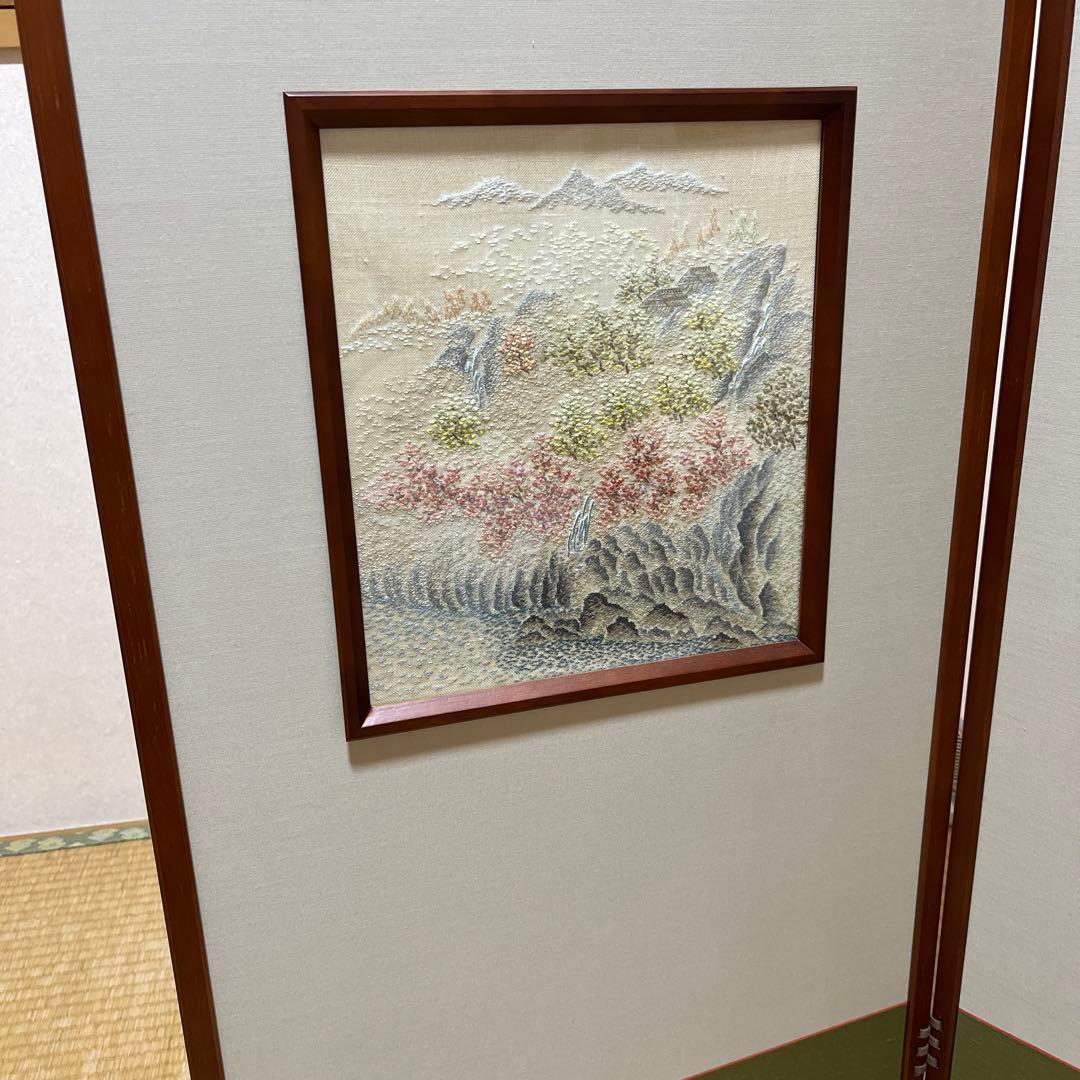 戸塚刺繍作品山水画 木製パーテーション 二つ折り式