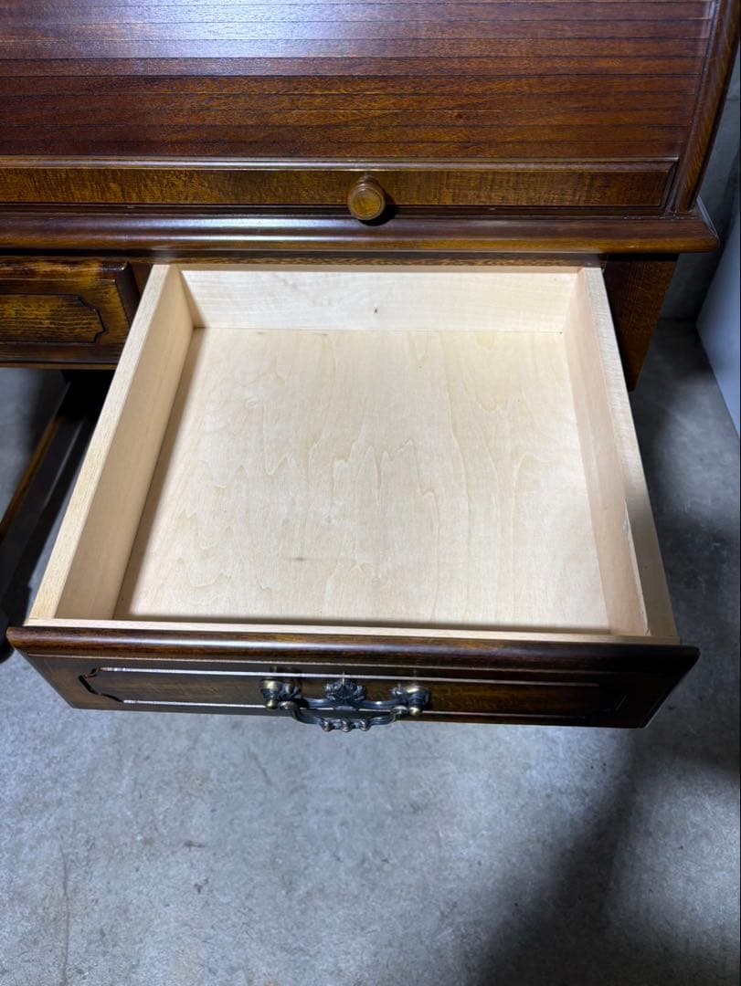 札幌市内引取・札幌市内配送可‼️カリモク コロニアル ライティング ビューロー