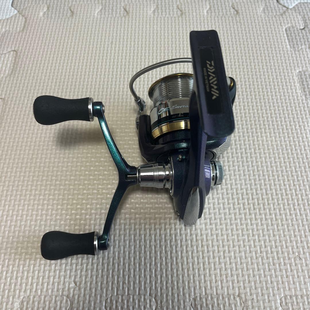 ダイワ　エメラルダス INF 2506 W ハンドル　①