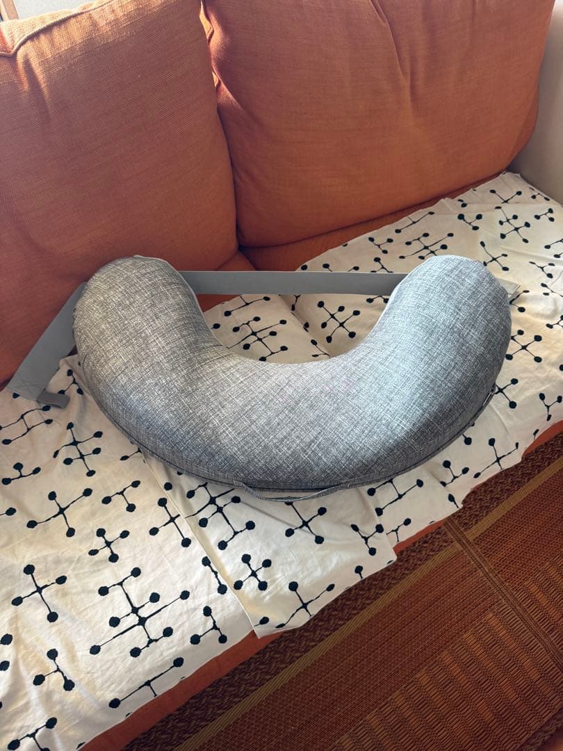 Ergobaby ナチュラルカーブ・ナーシングピロー ベルト付き