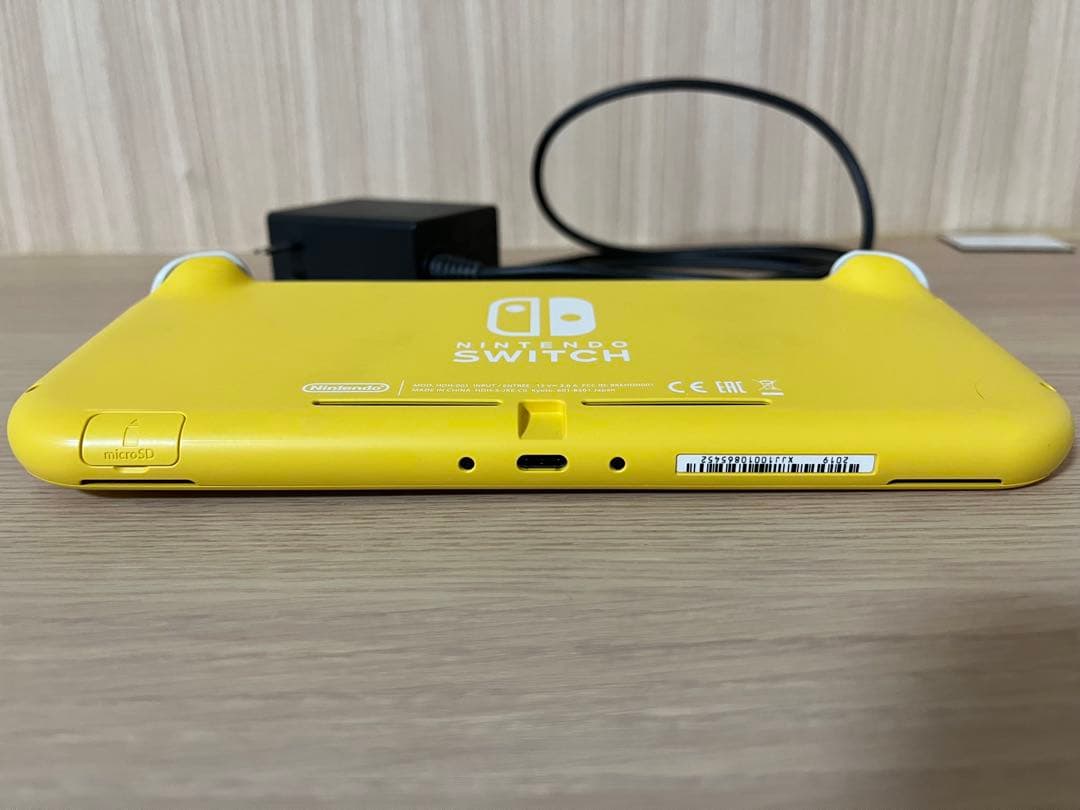 Switch ライト イエロー 本体 充電器付き 外箱なし