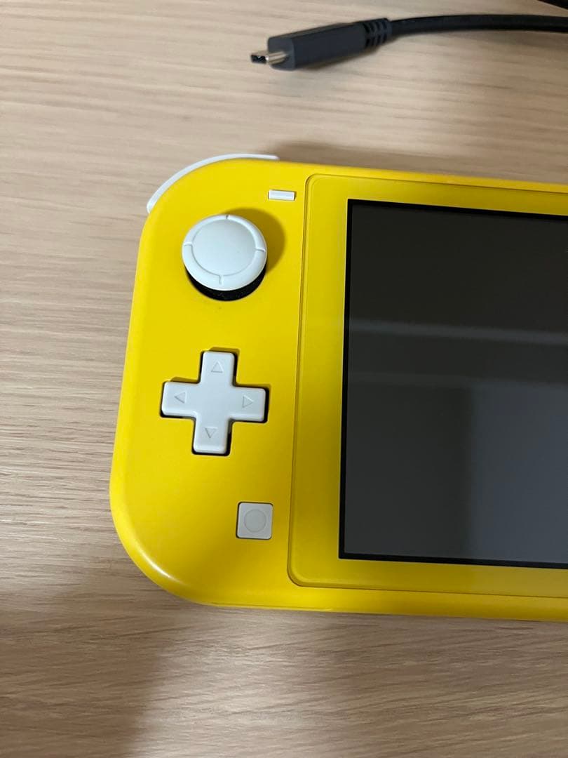 Switch ライト イエロー 本体 充電器付き 外箱なし