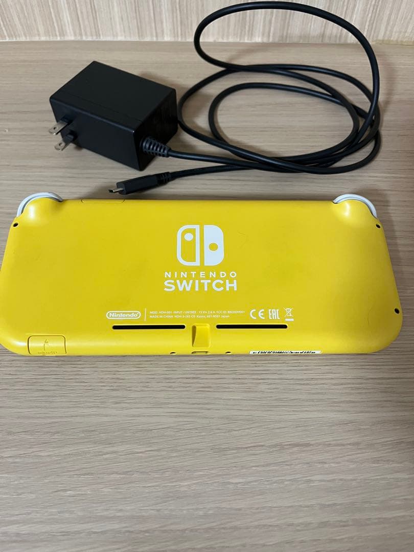 Switch ライト イエロー 本体 充電器付き 外箱なし