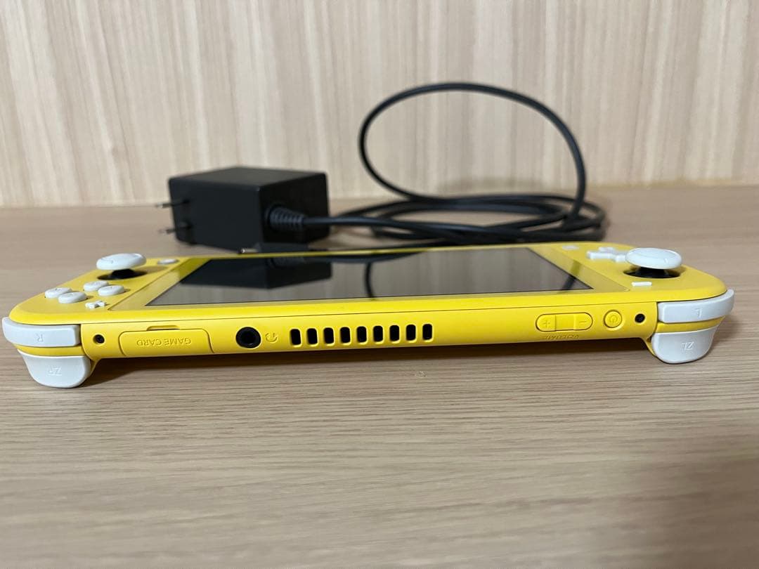 Switch ライト イエロー 本体 充電器付き 外箱なし