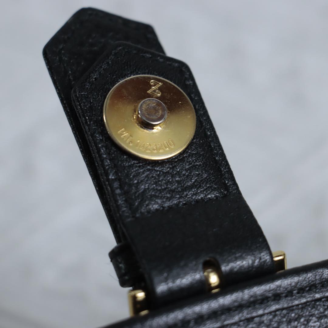 【専用】イヴサンローラン　YSLレザーショルダーバッグ　ブラック