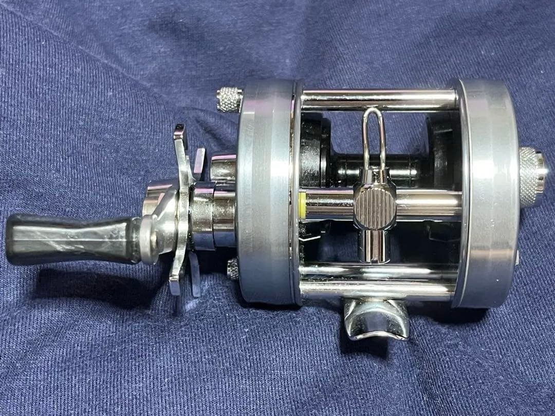 新品未使用　84年製　ABU garcia アンバサダー2500C