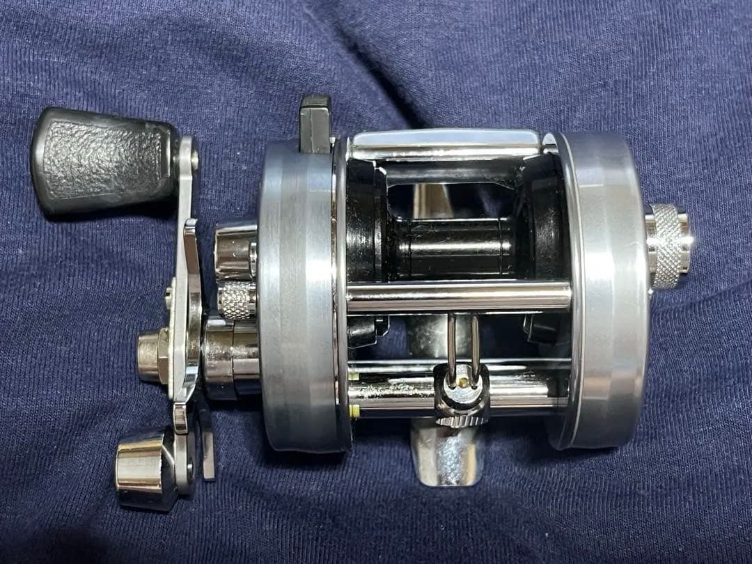 新品未使用　84年製　ABU garcia アンバサダー2500C