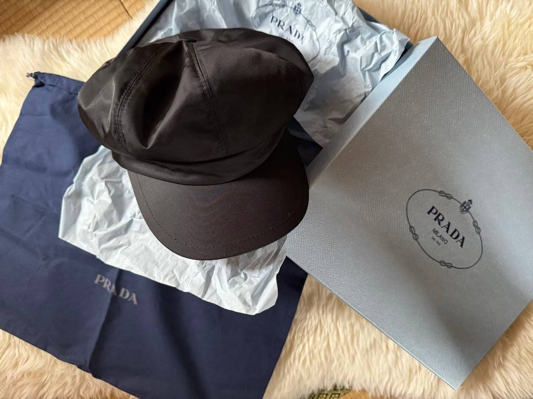 j　PRADA キャスケット　美品　M ブラック　現行モデル