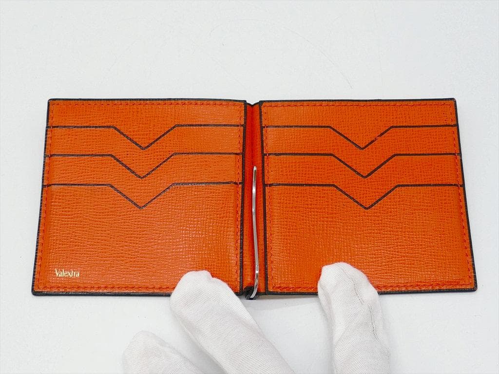 [3422]　良品　＊ヴァレクストラ＊　マネークリップ付き　折財布