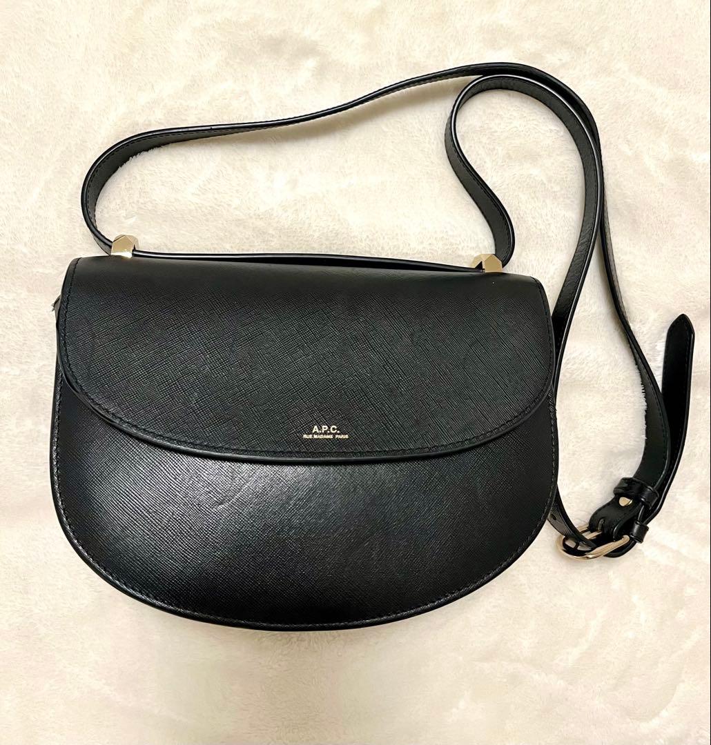 A.P.C アーペーセー　geneve ショルダーバッグ　ブラック　黒