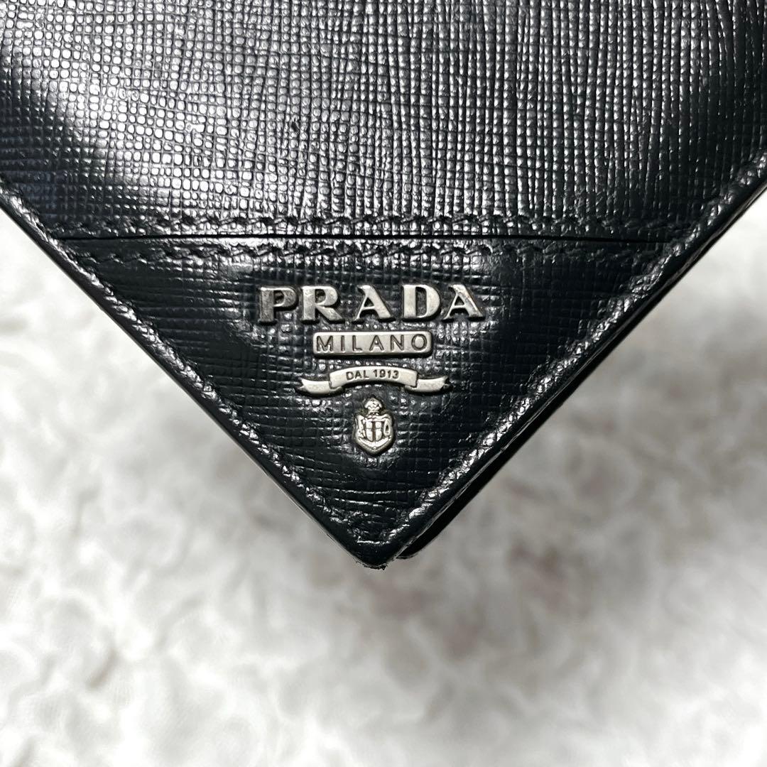 近年✨プラダ 二つ折り財布 コンパクト財布 小銭入れ付き サフィアーノレザー