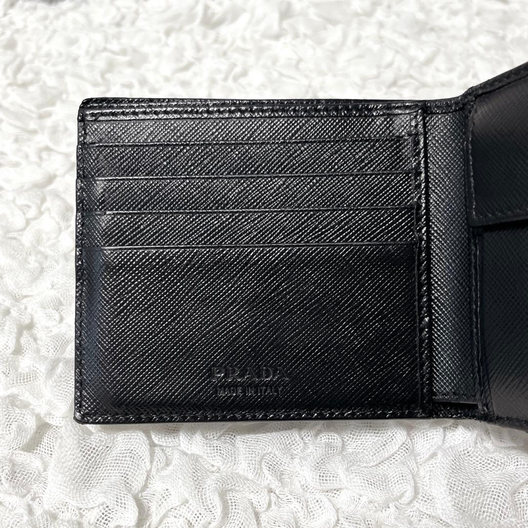 近年✨プラダ 二つ折り財布 コンパクト財布 小銭入れ付き サフィアーノレザー