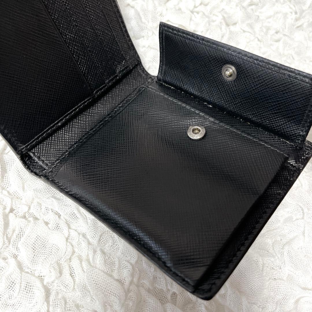 近年✨プラダ 二つ折り財布 コンパクト財布 小銭入れ付き サフィアーノレザー